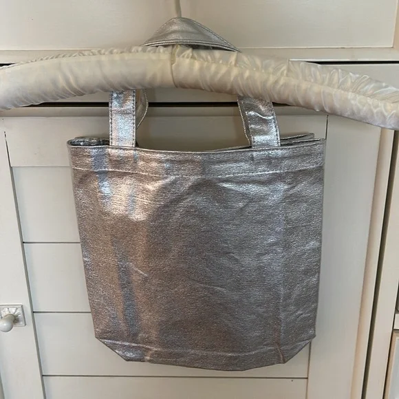 NWOT Madewell Silver Tote Bag with Durable Design - Picture 3 of 6